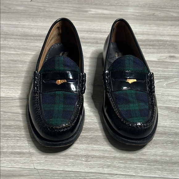 G H Bass & Co Weejuns Black and Green Plaid Loafers (9) - Picture 2 of 14